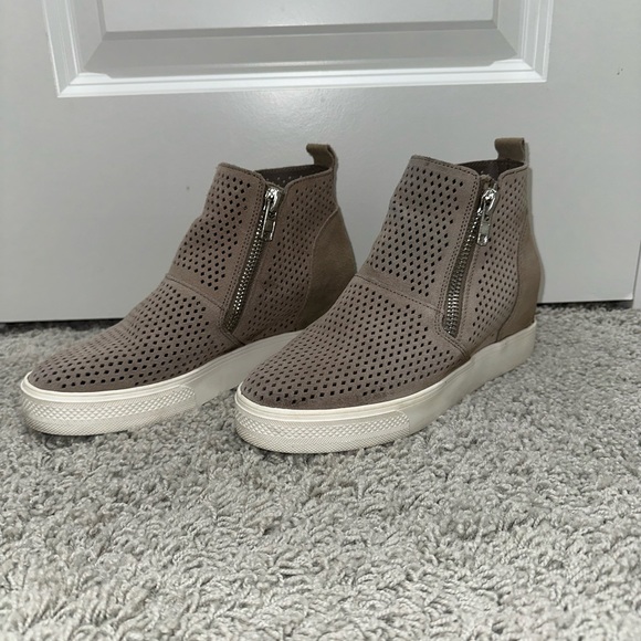 Steve Madden Wedge Booties - Picture 1 of 4